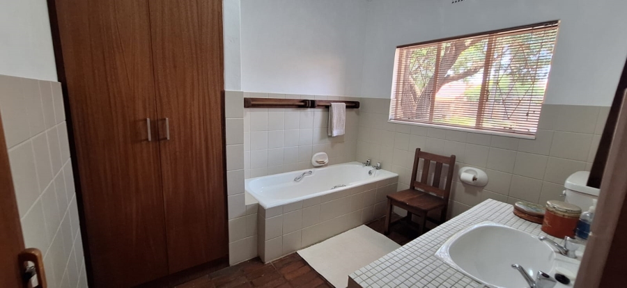 4 Bedroom Property for Sale in Carters Glen Northern Cape
